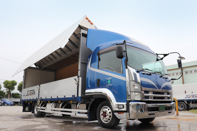 中型ウイング車ドライバー